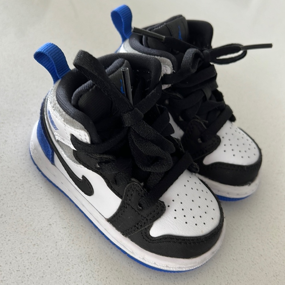 Jordan 1 Mid Size 4c